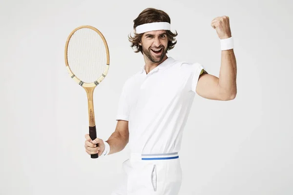 テニス選手は筋肉を曲げる — ストック写真