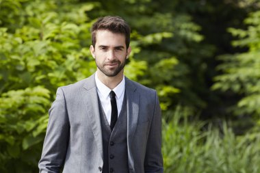 Akıllı bir adam iş takım elbiseli