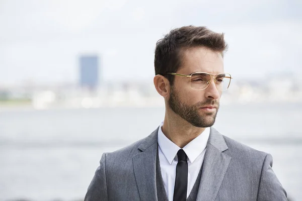 Ernstige zakenman in brillen — Stockfoto