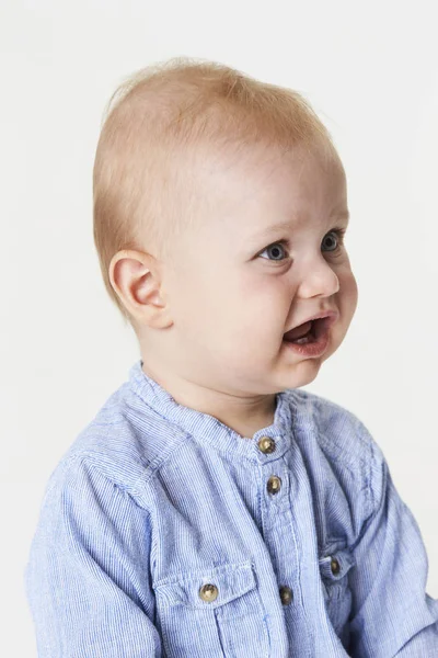 Mały chłopiec w niebieska koszula — Zdjęcie stockowe