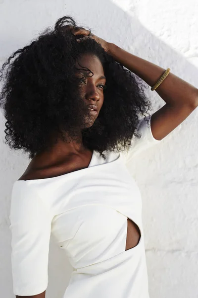 African Girl White Dress Posing Camera — Stock Photo, Image
