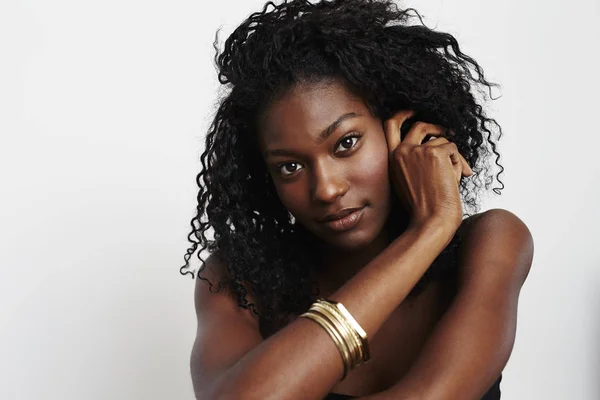 African Girl Bracelets Posing Camera Portrait — Stock Photo, Image