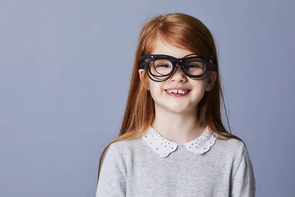 Rothaarige Mädchen Mit Vielen Brillen Portrait — Stockfoto