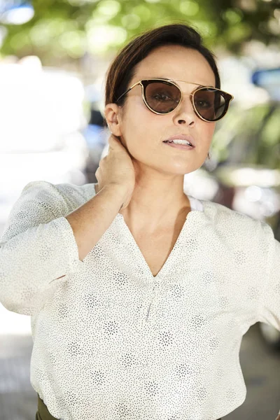 Mid Adult Brunette Woman Sunglasses Portrait — Stock Photo, Image
