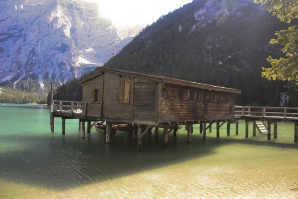 118_Braies 湖, "从天堂走一步" 的布景" — 图库照片