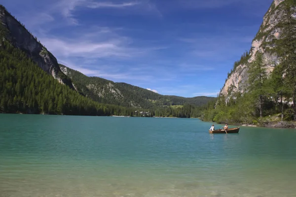 113_Braies jezero, sadu "jeden krok z nebe" Royalty Free Stock Obrázky