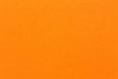 Çimento açık turuncu renkli.