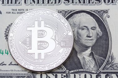 Bir dolarlık banknot üzerinde Bitcoin. Ticaret, işletme kavramı.