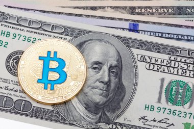 Birkaç doları banknot üzerinde beyaz backgro altın mavi bitcoin ile
