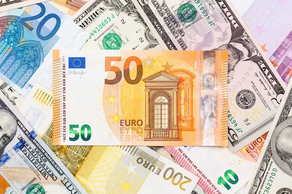Muchos euros y dólares, primer plano . — Foto de Stock