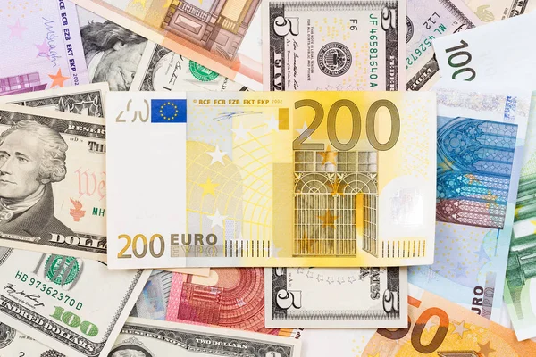 Los billetes en euros y en dólares pueden utilizarse como fondo . — Foto de Stock