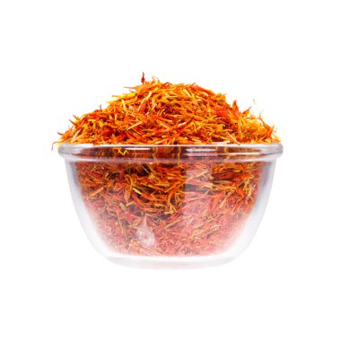 Safranlı stamens tencerede beyaz arka plan üzerinde.