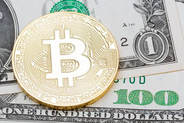 Farklı dolar zemin üzerine altın cruptocurrency.