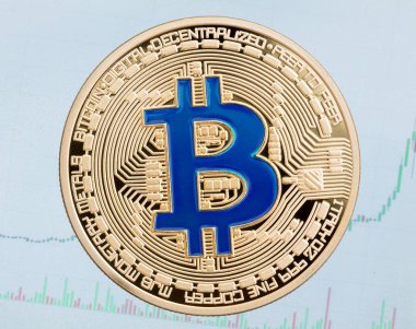 Mavi zemin üzerine altın cruptocurrency sikke mavi bitcoin.