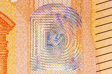 Euro banknot üst sağ tarafında.