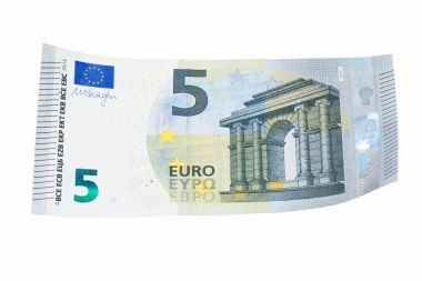 beyaz zemin üzerine beş euro banknot.