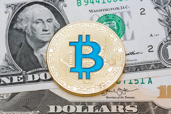Altın mavi bitcoin üzerinde farklı Doları banknot ba, yakın çekim