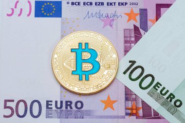 Altın mavi bitcoin euro backgrouond üzerinde. 