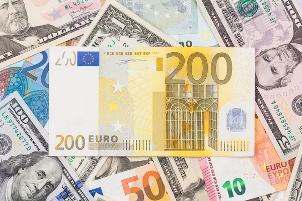Dos monedas fuertes líderes: dólar estadounidense y euro. — Foto de Stock