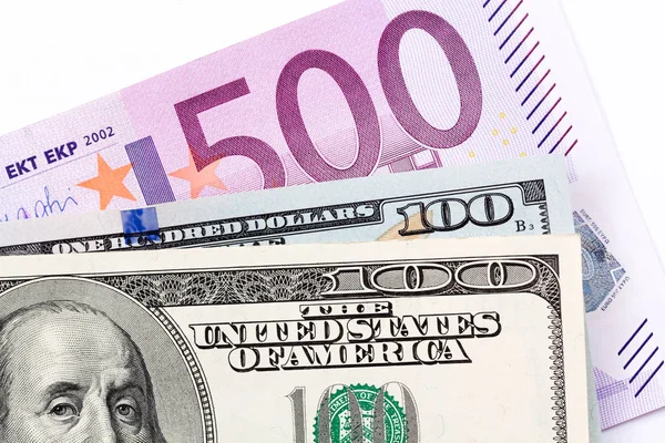 Primer plano de euros y dólares sobre fondo blanco . — Foto de Stock