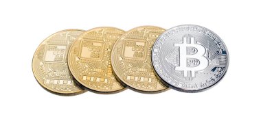 Beyaz izole altın ve gümüş bitcoins.