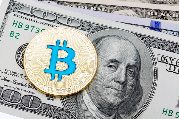 Doları banknot ile altın cryptocurrency mavi bitcoin whit üzerinde