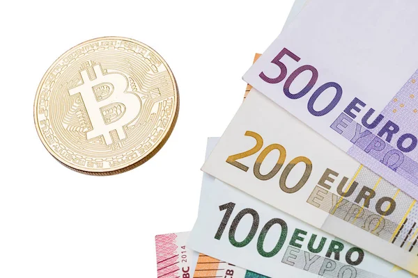 Altın Bitcoin yakın çekim Bitcoin ve beyaz arka plan üzerinde Euro.