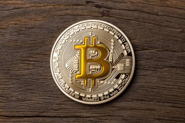 Altın cryptocurrency sarı bitcoin ahşap backg üzerinde yakın çekim
