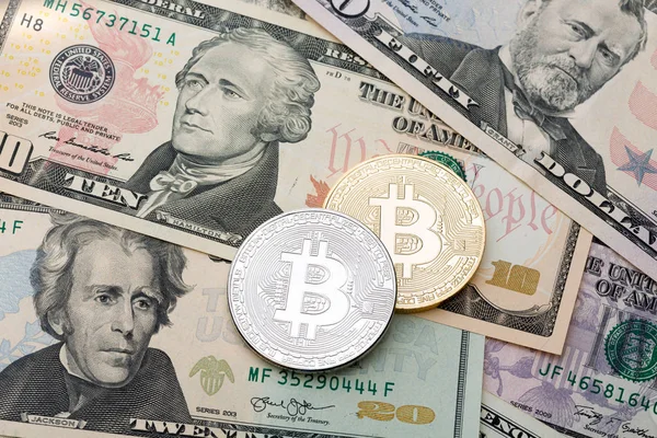 Doları nakit arka plan, banknot ve altın ve gümüş cruptycur