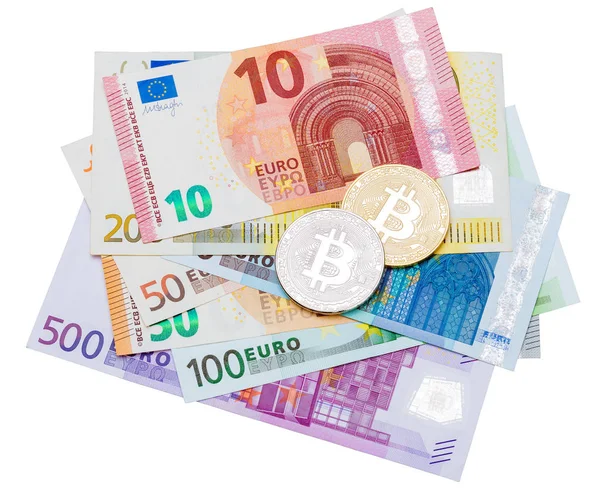 Gümüş ve altın bitcoin ve euro banknot beyaz arka plan üzerinde.