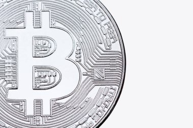 Beyaz arka plan üzerinde izole gümüş bitcoin.