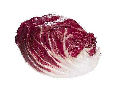 Kontrast Radicchio salata tarafta beyaz arka plan üzerinde.