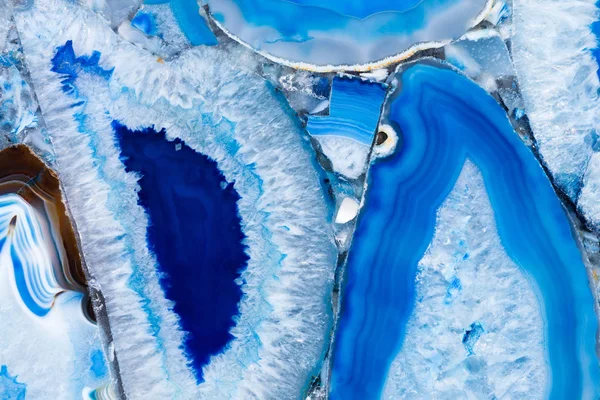 Textura de agat en contraste con una deliciosa superficie azul ornamental . —  Fotos de Stock