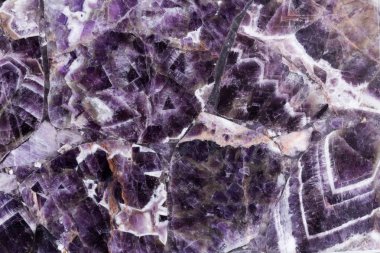 Olağandışı yüzeye sahip zarif mor Ametist doku.