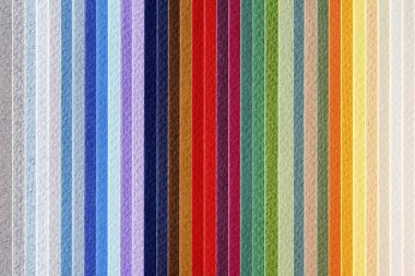 Renkli kağıt, çapraz kesim. Sanat projelerinde doku olarak kullanılabilir.