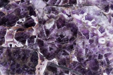 Doymuş menekşe renginde değerli ametist arka plan.