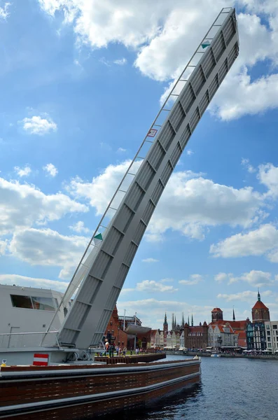 Motlawa, Gdansk, Polonya, trafiğe kapalı yaya köprüsü