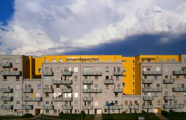 Yaz aylarında nüfuslu yeni panel evler.