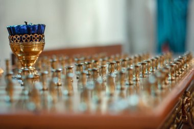 Bir sembolü olarak kilisede boş şamdan