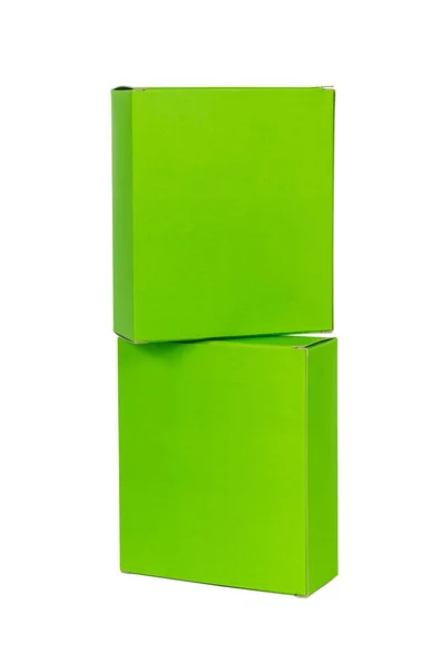 Scatole verdi impilati o scatola pacchetto di carta verde isolato su bianco — Foto Stock