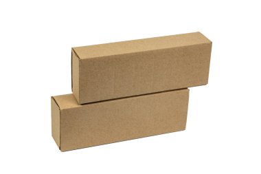 İki uzun öğeler için kahverengi karton kutu paket. Mockup, izole