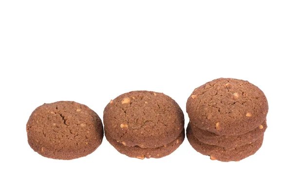 Pilha de biscoitos de manteiga de castanha de caju de chocolate isolado na parte traseira branca — Fotografia de Stock