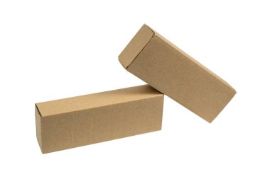 İki uzun öğeler için kahverengi karton kutu paket. Mockup, izole