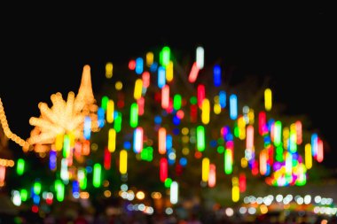 Soyut bulanıklık ve Tayland Tapınağı'nda ışıkların bokeh.