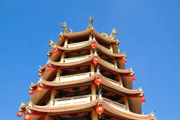 Пагода китайских храмов с голубым небом . — стоковое фото