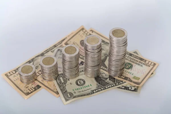 Increasing columns of coins, piles of coins arranged as a graph — Stock Photo, Image