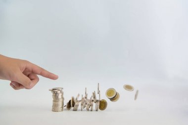Sikke, sikke sütun yığını iterek parmak düşüyor, iş