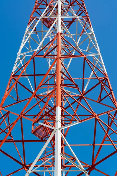 Mobile phone communication antenna tower with satellite dish on — Stock Photo, Image