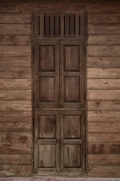 Alte Grunge-Holz einfache Tür und Holzwand — Stockfoto