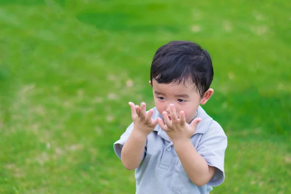 Little Asian kid at the playground under the sunlight, shallow D — Stock Photo, Image